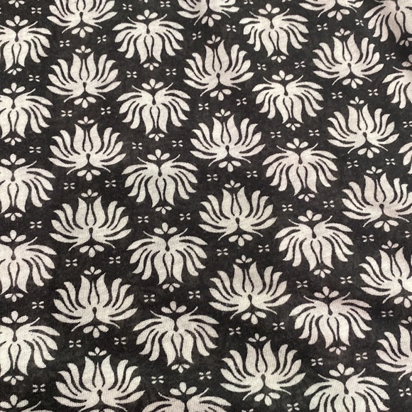 Lotus flower patterned tank - Picture 2 of 3